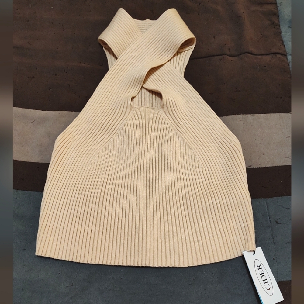 Cider NWT ribbed criss cross crop top